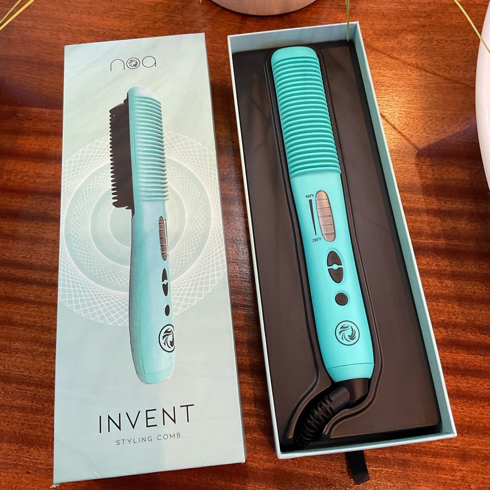 💖 HOST PICK 💖 Brand New - Never Used / NOA Invent Styling Comb